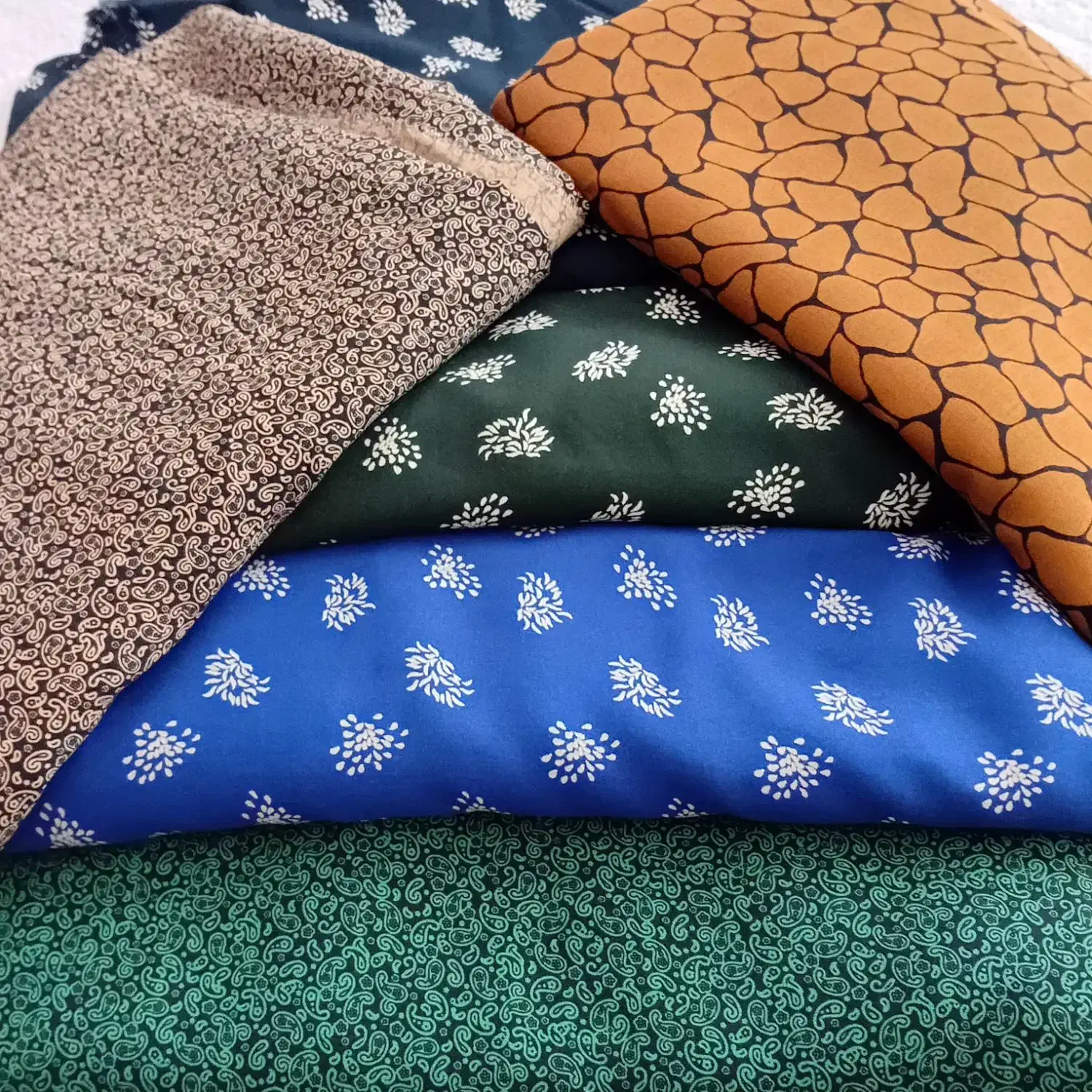 پارچه|لباس|لاجان, |دیوار