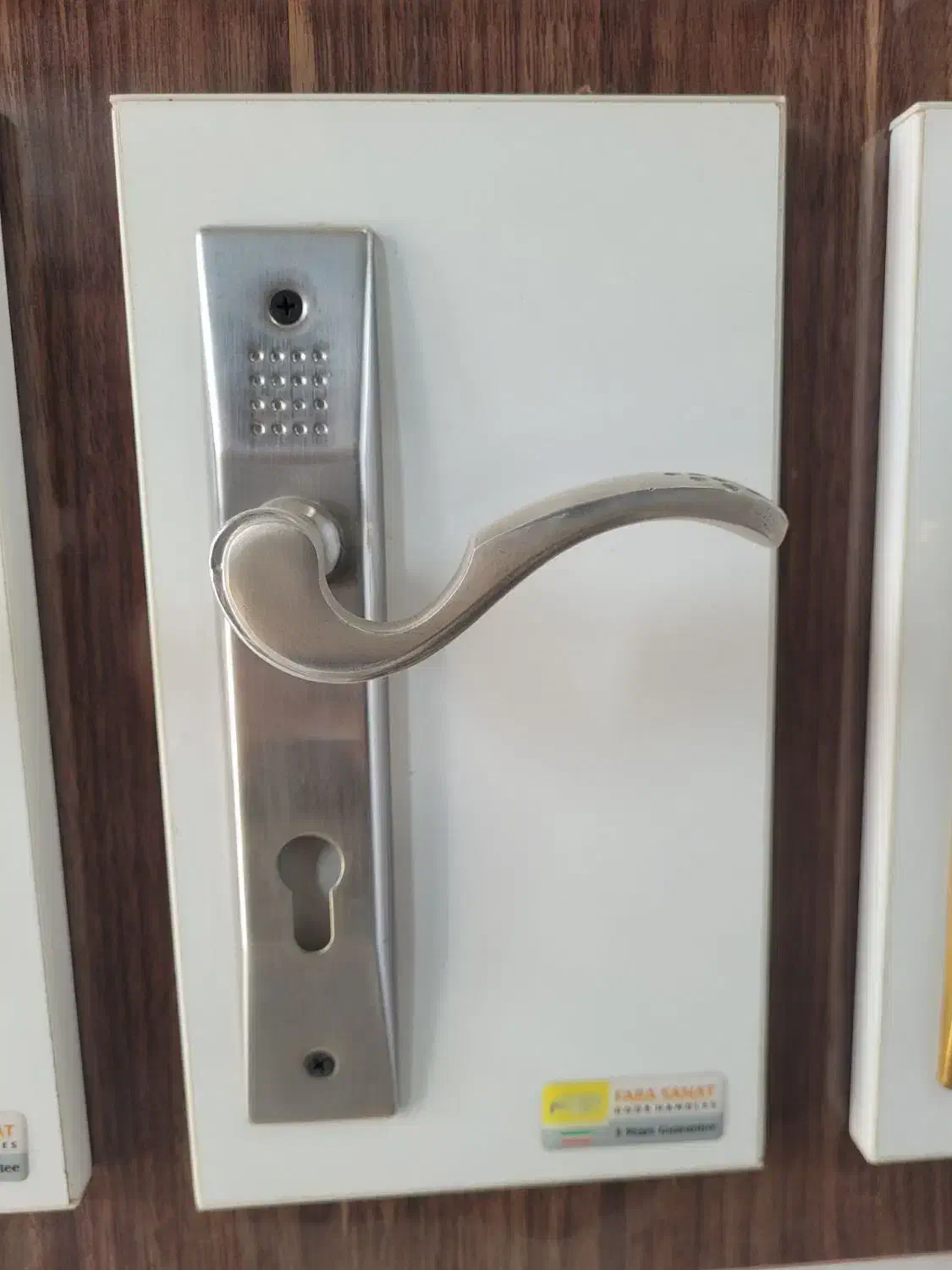 نصب درب  اتاقی قفل و دستگیره و جوشکاری لولا|خدمات پیشه و مهارت|کرمانشاه, |دیوار