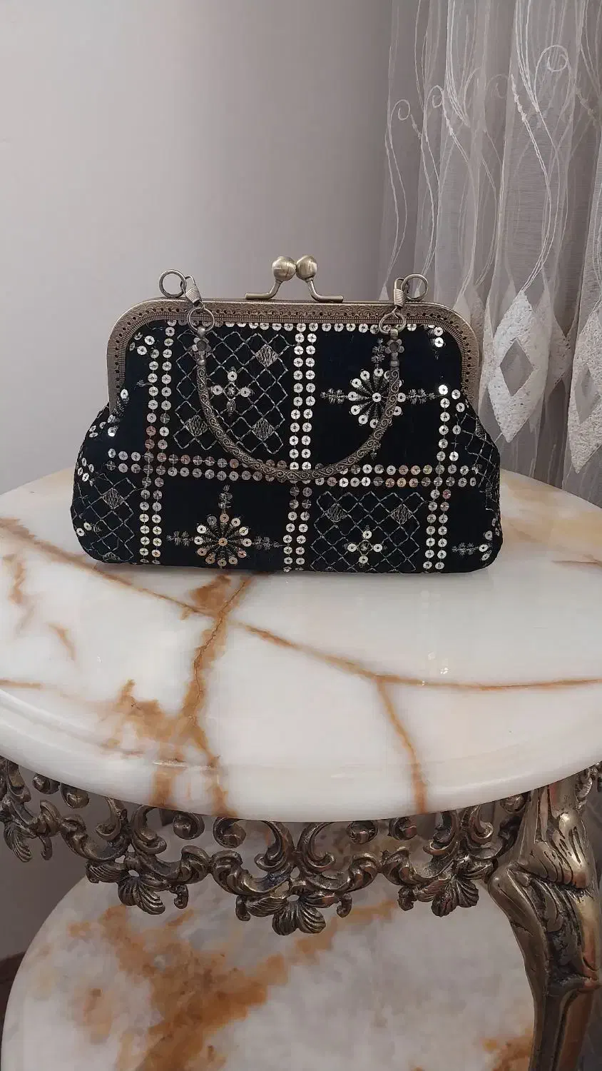 کیف مجلسی|کیف، کفش، کمربند|چالدران, |دیوار