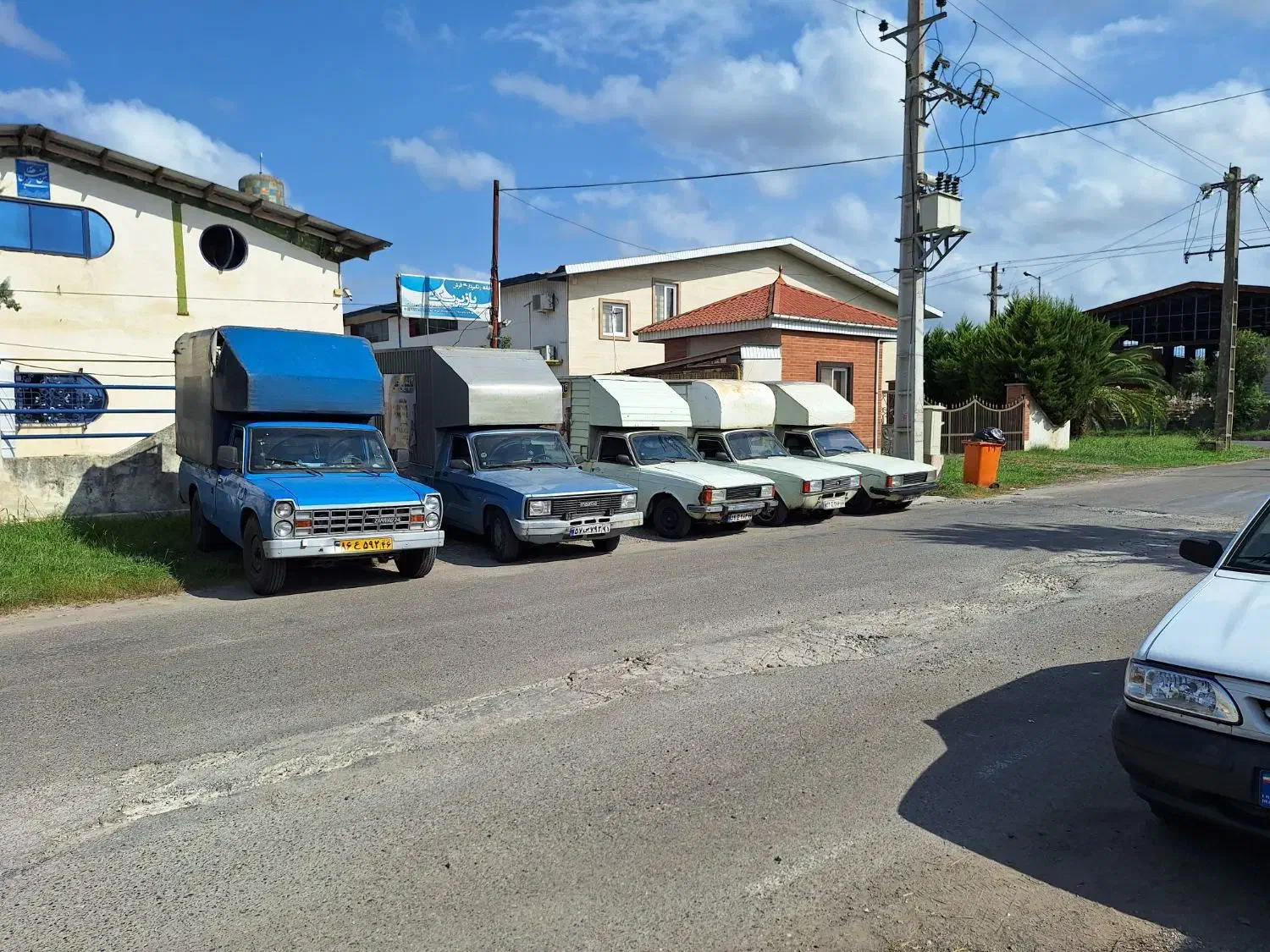 همکاری وانت اتاق دار یا چادری|استخدام حمل و نقل|کیاشهر, |دیوار