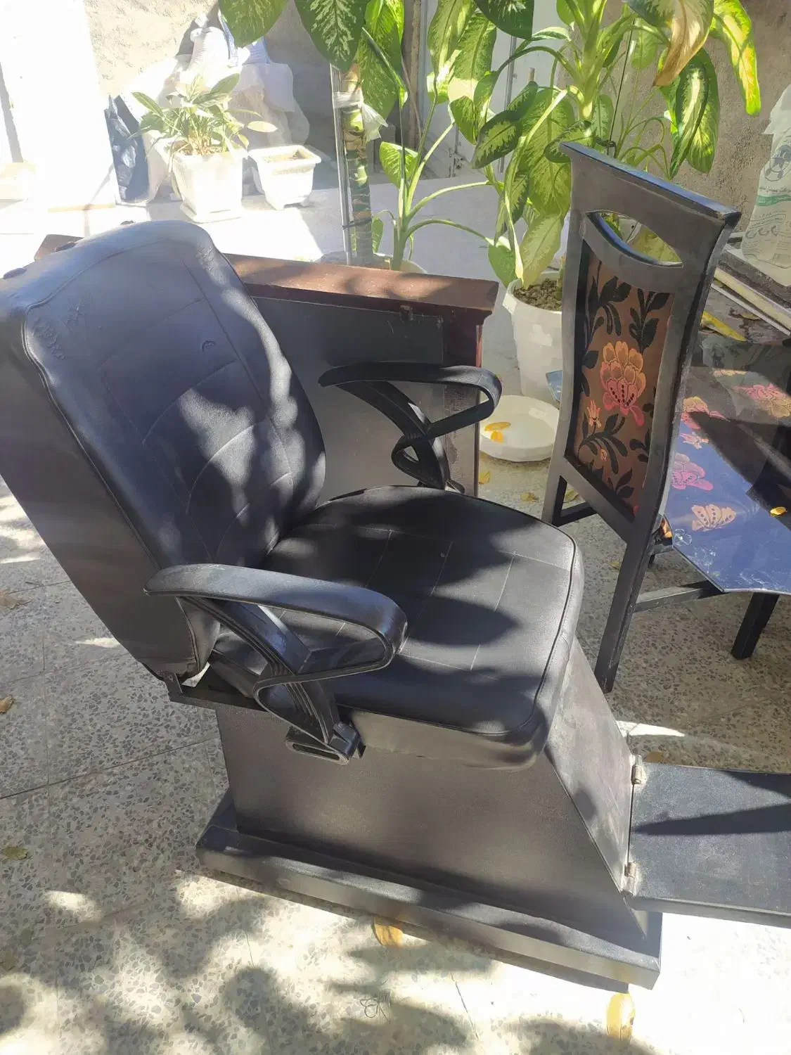 لوازم آرایشگاه|آرایشگاه و سالن‌های زیبایی|فارسان, |دیوار