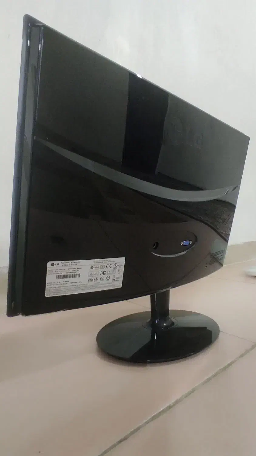 مانیتور 19 اینچ ال جی|قطعات و لوازم جانبی رایانه|ایلام, |دیوار