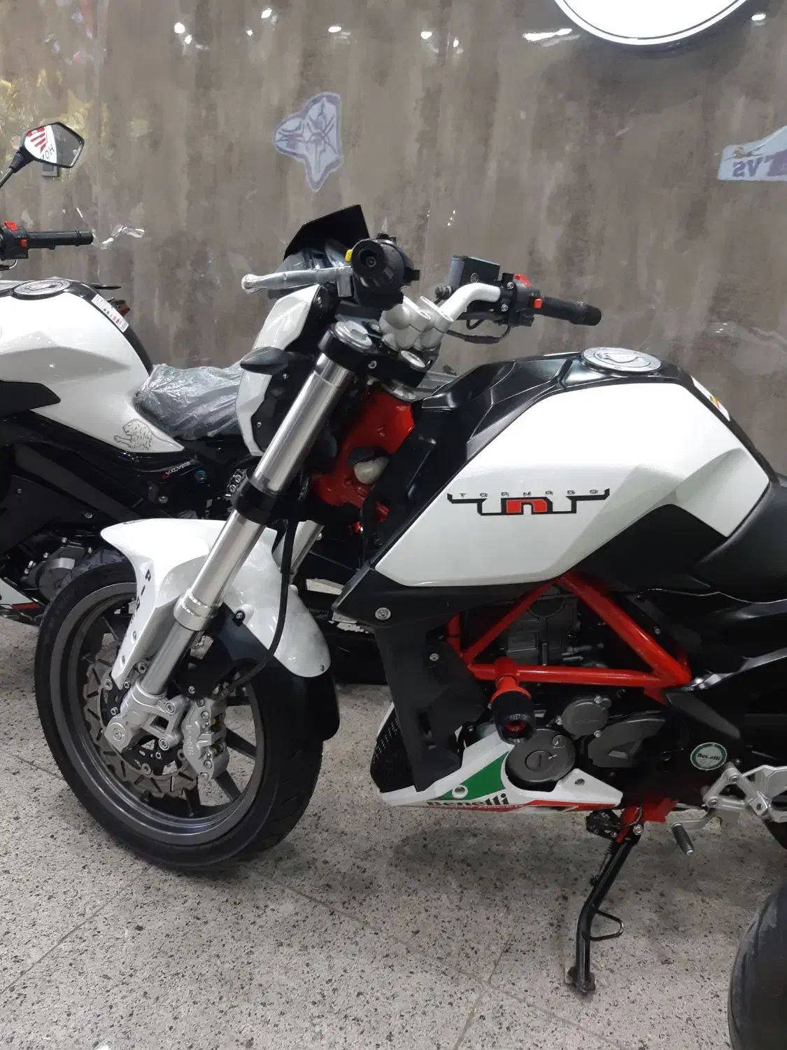 بنلی ۲۵۰cc تک سیلندر اقساط|موتورسیکلت|اصفهان, عسگریه|دیوار