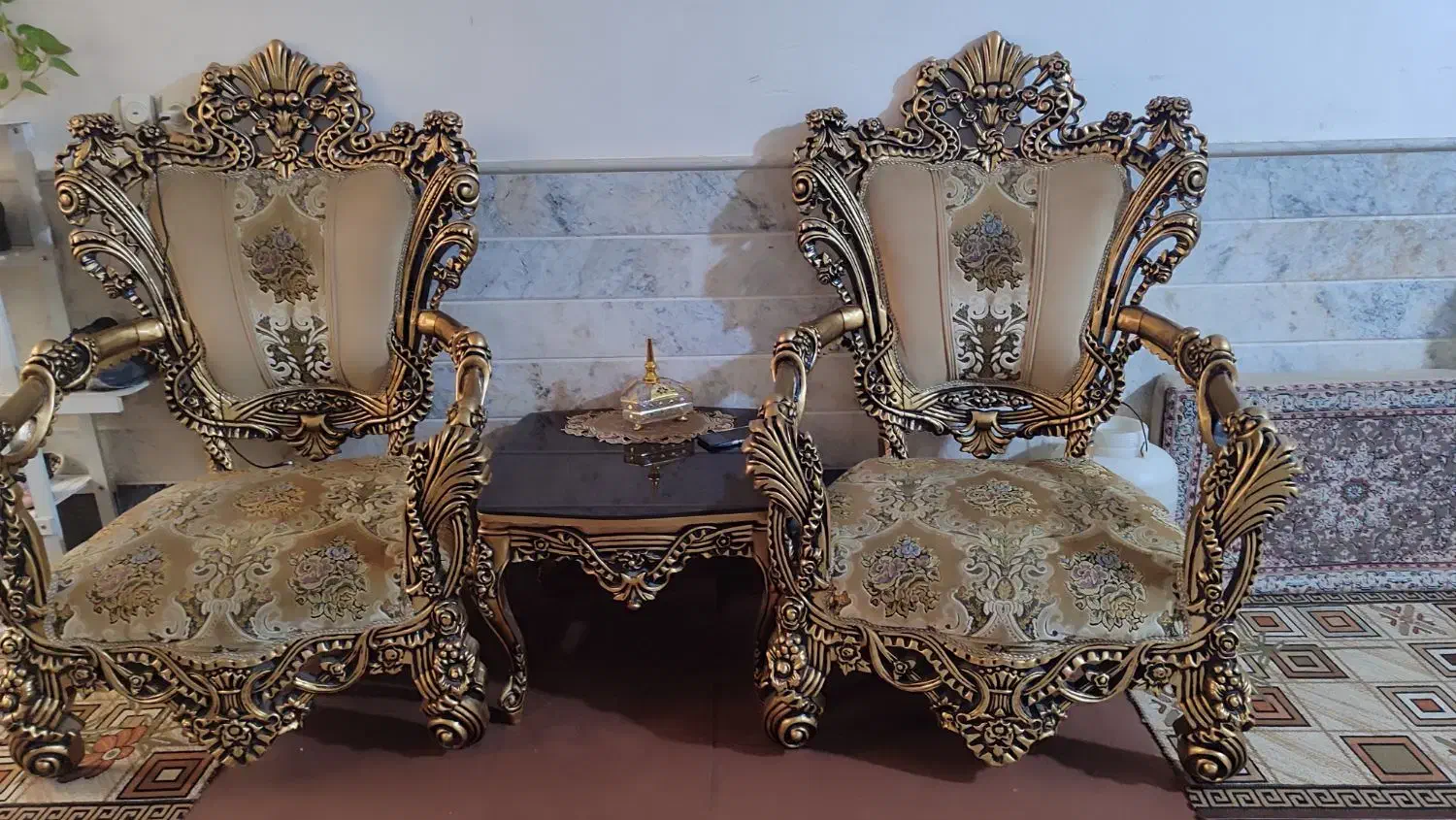 مبل سلطنتی فاخر بامیز ومیزناهارخوری|مبلمان خانگی و میز عسلی|قم, بنیاد|دیوار