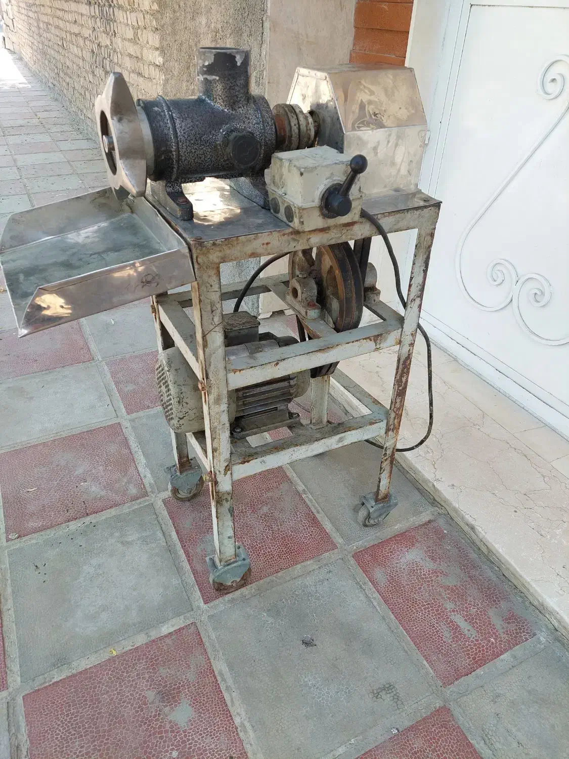 چرخ گوشت صنعتی ۳۲ موتور آلمانی و بدنه اره اتیشی|ماشین‌آلات صنعتی|پاکدشت, پاکدشت (مامازند)|دیوار