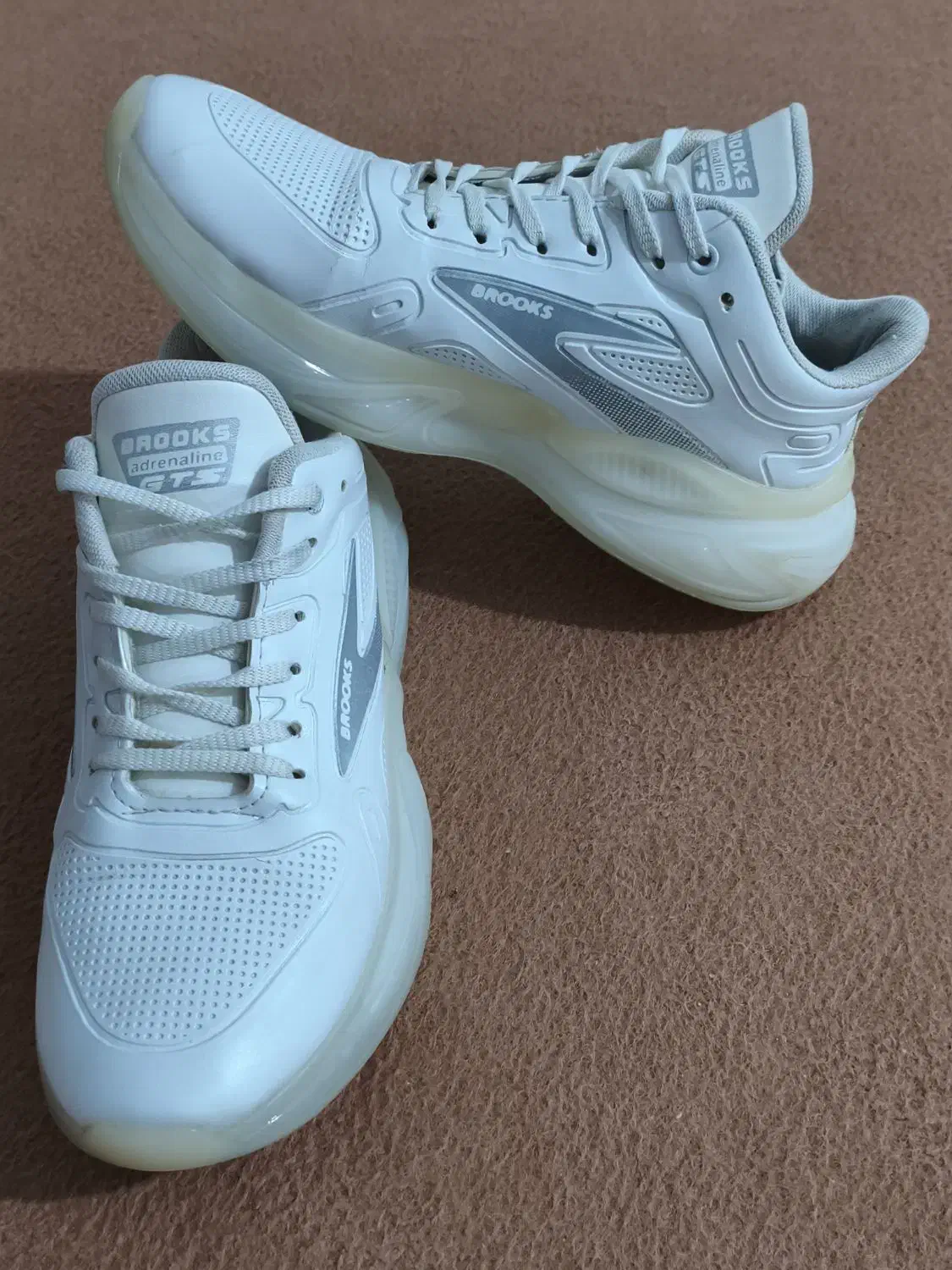 کتونی بروکس اورجینال ۴۳|کیف، کفش، کمربند|ماهدشت, |دیوار