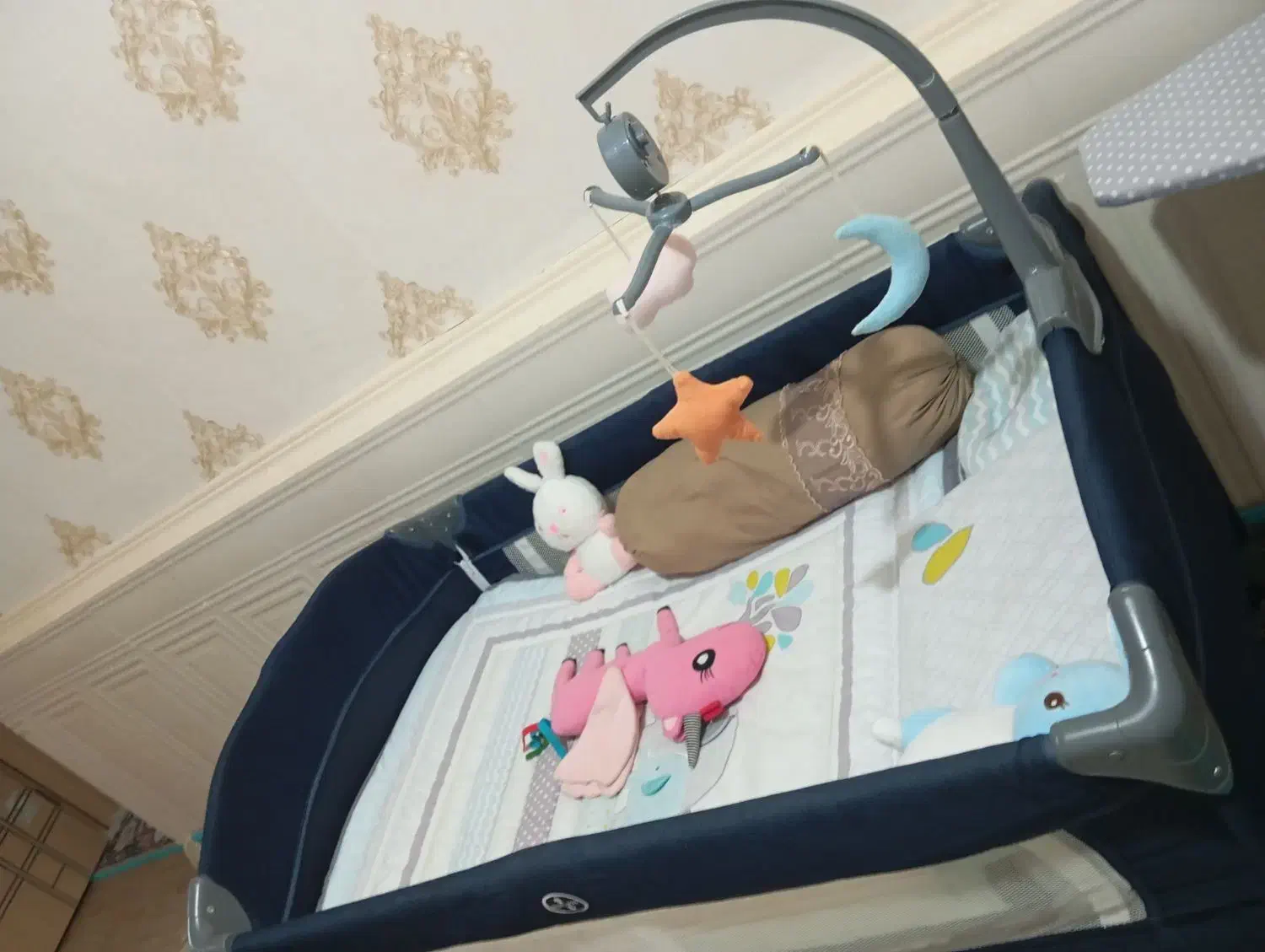 تخت بچه|تخت و صندلی بچه|قشم, |دیوار