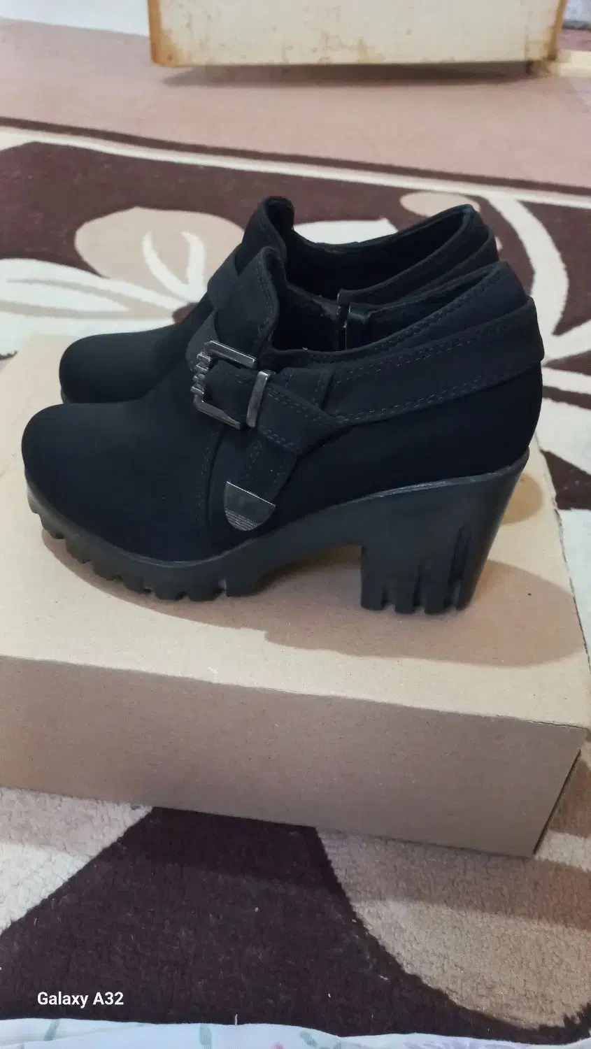 نیم بوت|کیف، کفش، کمربند|ماهدشت, |دیوار