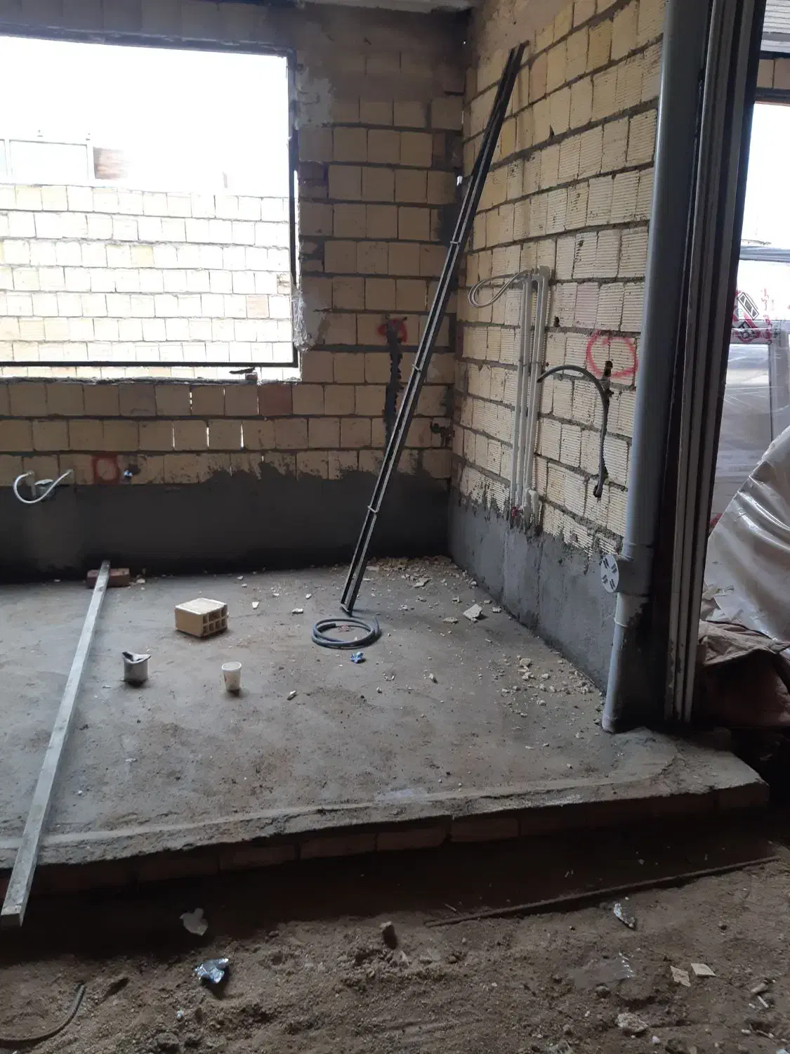 کارگرنیازمندیم وچند بنا سنگکاروسیمانکاربرای تهران|استخدام معماری، عمران و ساختمانی|زاغه, |دیوار