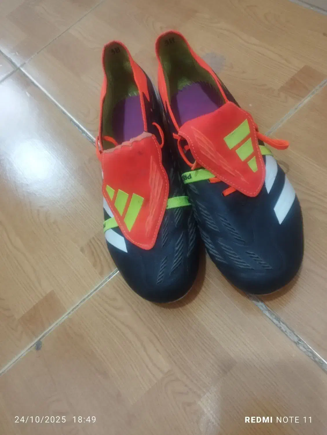 کفش فوتبالی|کیف، کفش، کمربند|آباده, |دیوار