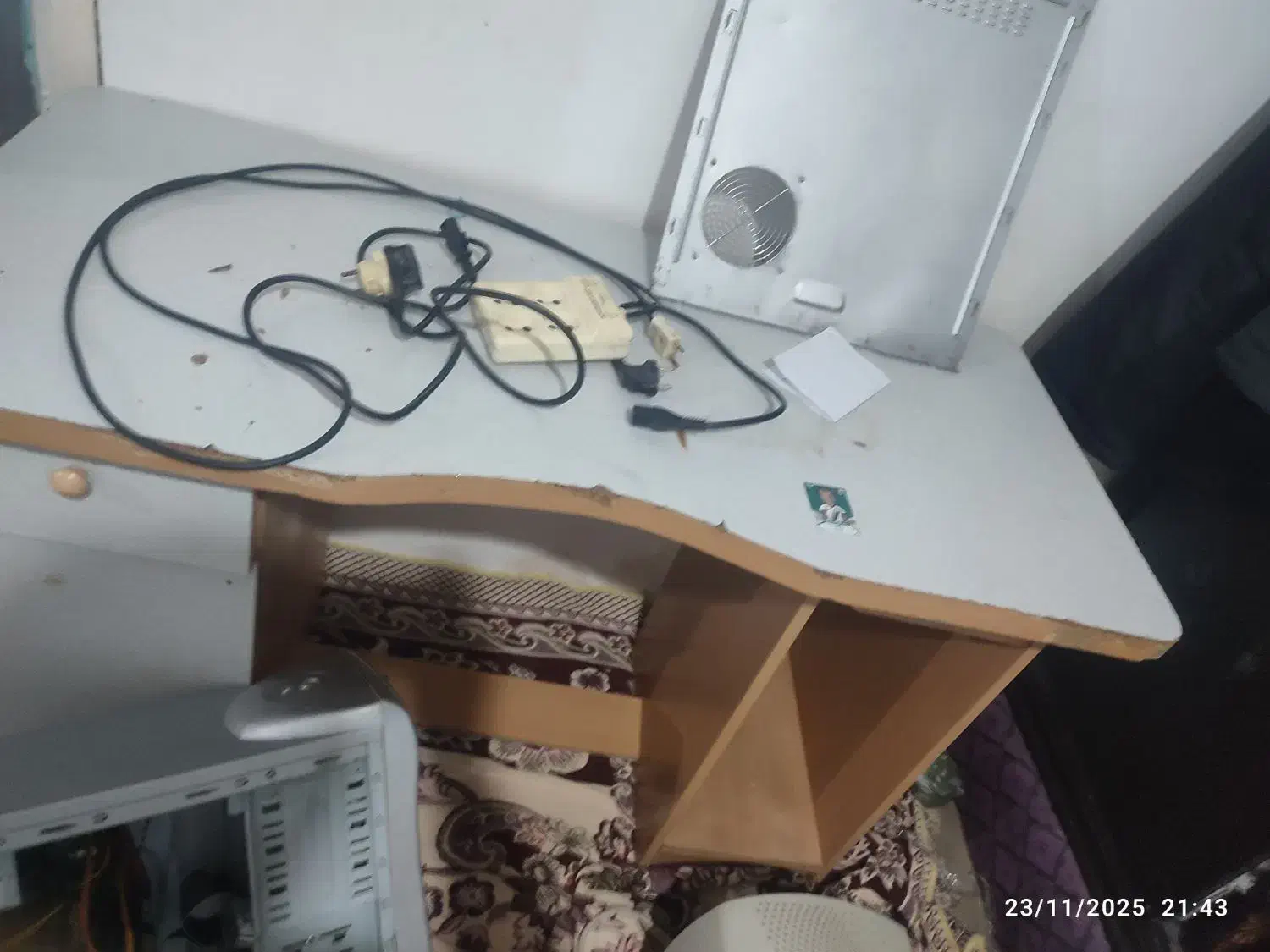 سیستم معمولی|رایانه رومیزی|لالجین, |دیوار