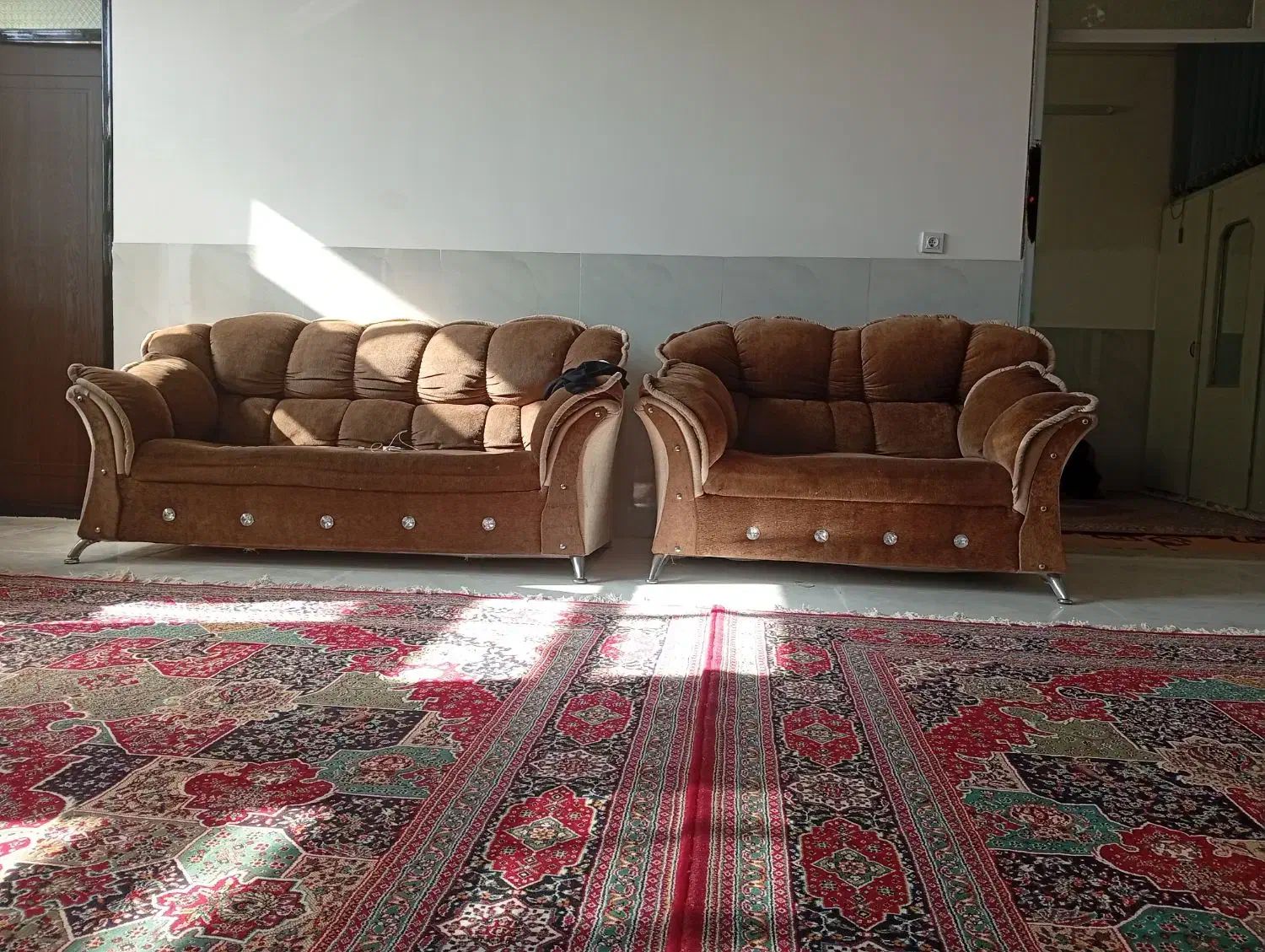 مبل هفت نفره در حد نو|مبلمان خانگی و میز عسلی|میبد, |دیوار