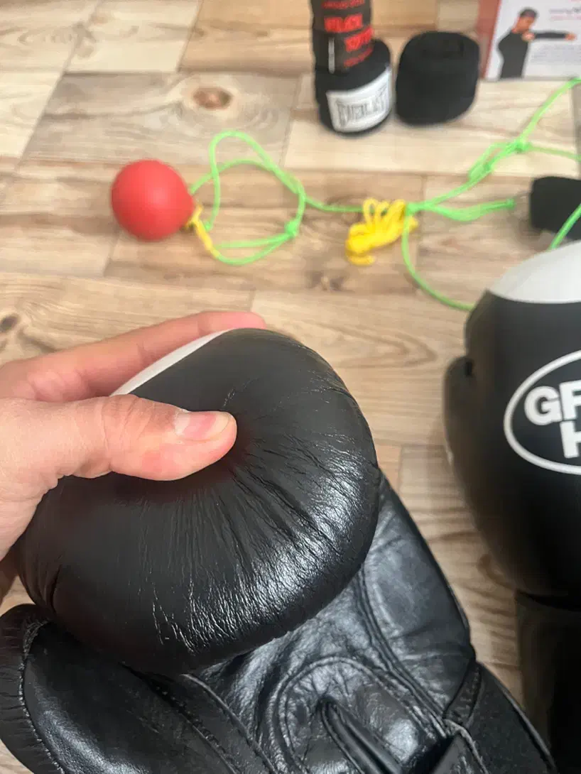 دستکش بوکس چرم طبیعی به همراه وسایل بوکس ( نو )|تجهیزات ورزشی|کرج, مهرویلا جنوبی|دیوار