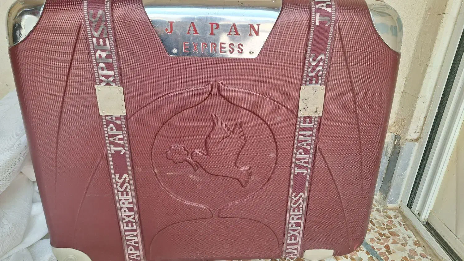 چمدان بزرگ|کیف، کفش، کمربند|دوگنبدان, |دیوار