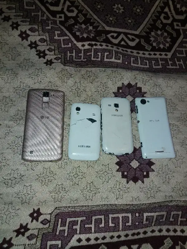 ۴عددگوش|موبایل|سنندج, |دیوار