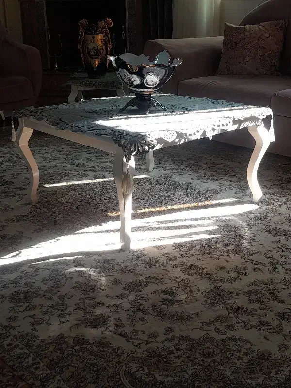 جلومبلی سفید به همراه دو عسلی|مبلمان خانگی و میز عسلی|بابل, |دیوار