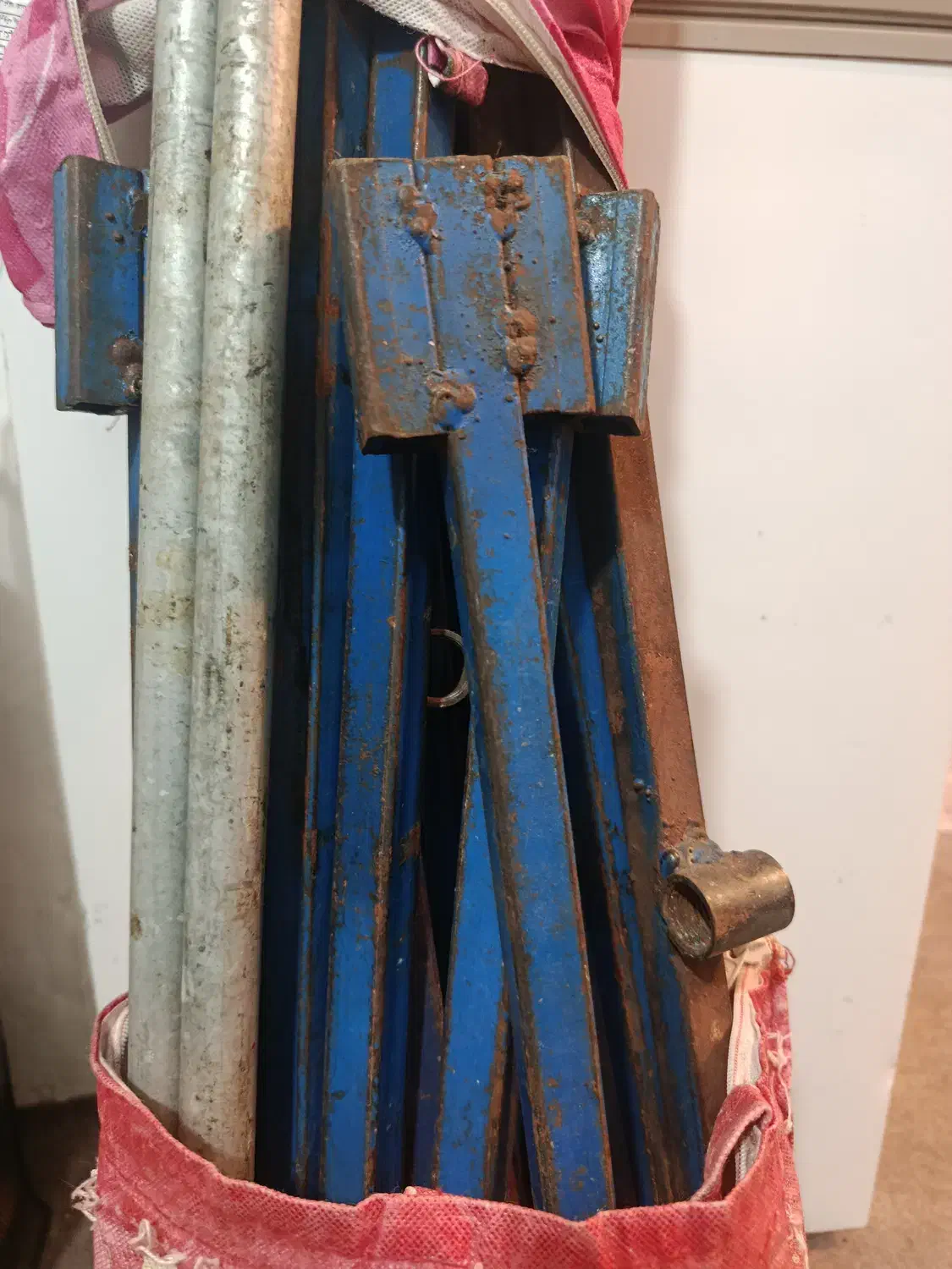 میز با پایه های فلزی|دفتر کار|بوشهر, |دیوار