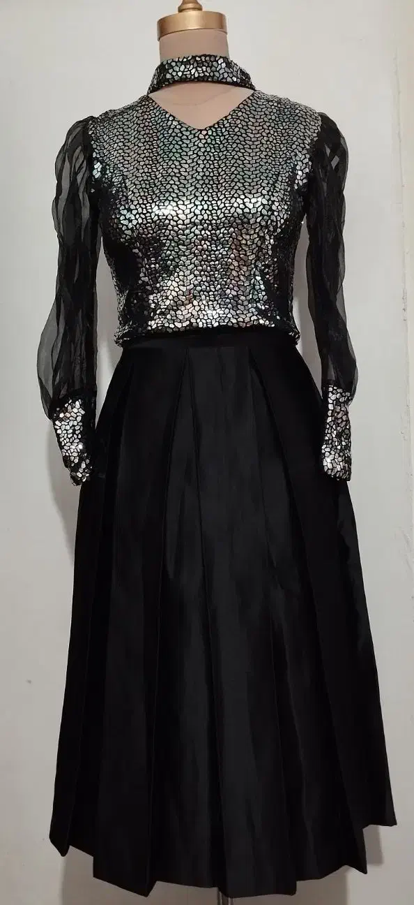 لباس مجلسی|لباس|چناران, |دیوار