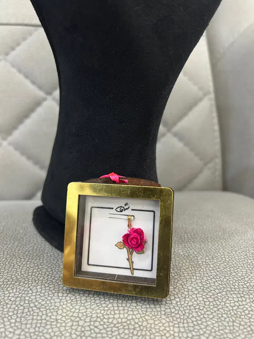 آویز طلای گل کادویی جعبه چوبی|جواهرات|تهران, فلسطین (میدان انقلاب)|دیوار