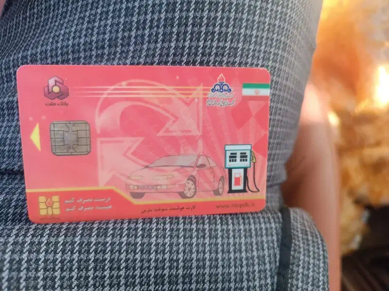 تعدادی مدارک گم شده به نام مرتضی دارستانی|اشیا|بندر دیر, |دیوار