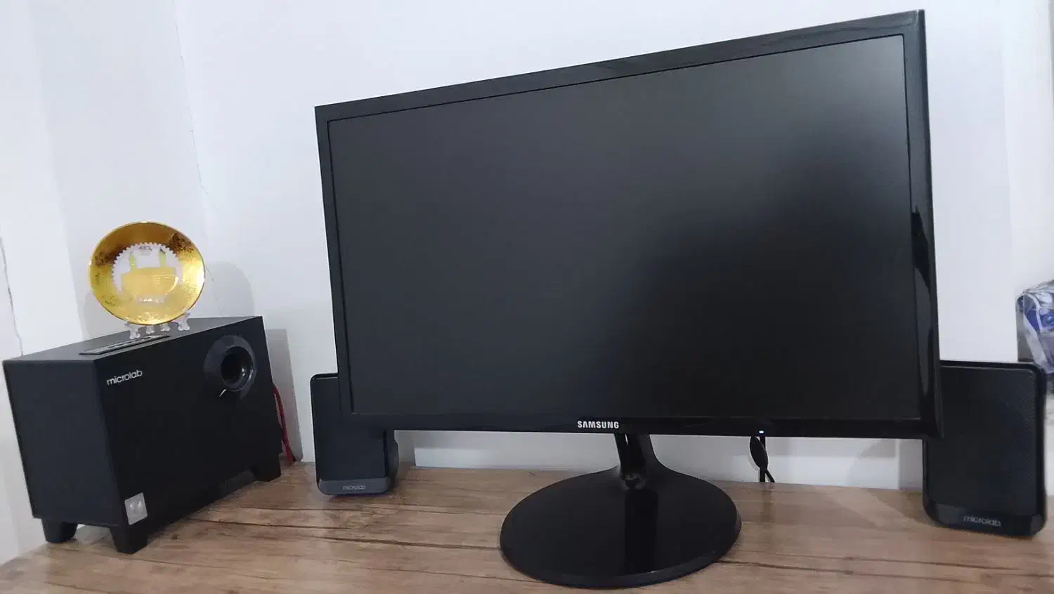 کامپیوتر|رایانه رومیزی|کلاله, |دیوار