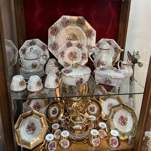 فروشنده و خریدار ظروف وظروف ... هستم|ظروف سرو و پذیرایی|تهران, پاسداران|دیوار