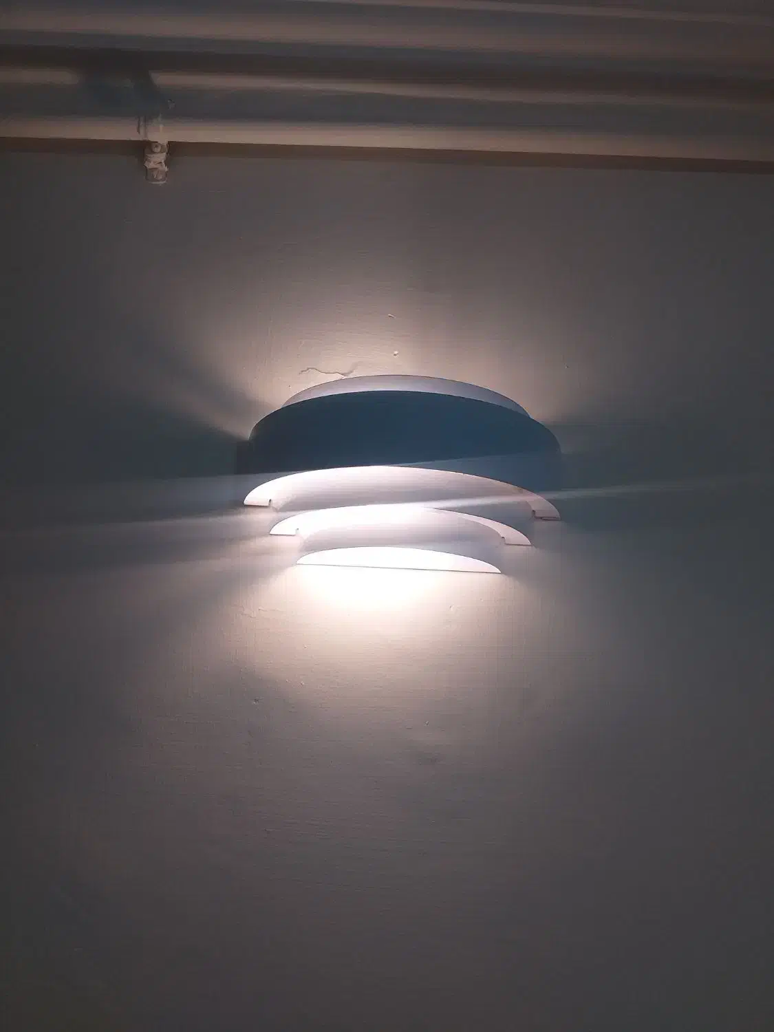 دیواری مربع سفید|لوستر و چراغ آویز|گرگان, |دیوار