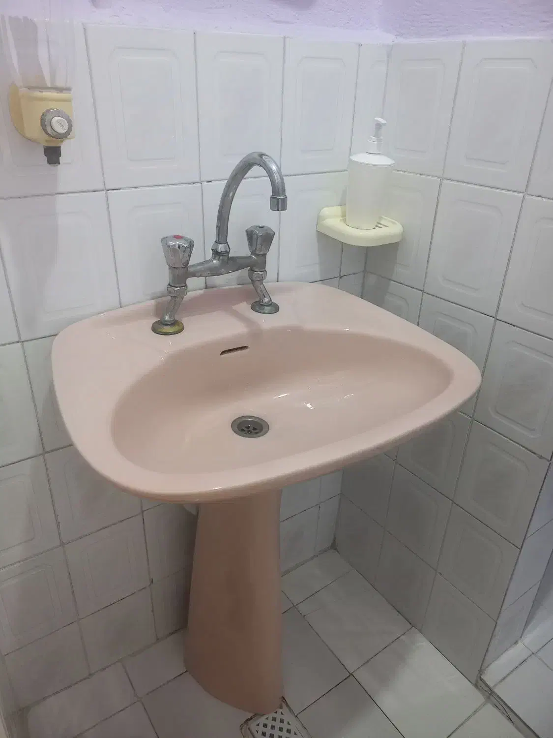 روشویی سرویس بهداشتی|لوازم سرویس بهداشتی|ارومیه, |دیوار