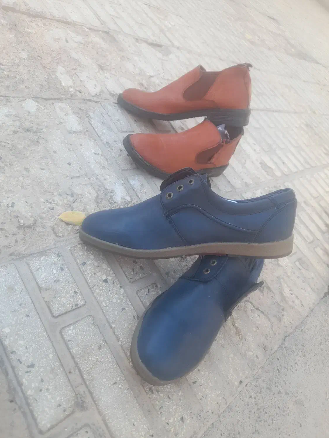 کت وشلوار در حد نوو۲ جفت کفش و یک شلوار لی پسرانه|لباس|تاکستان, |دیوار