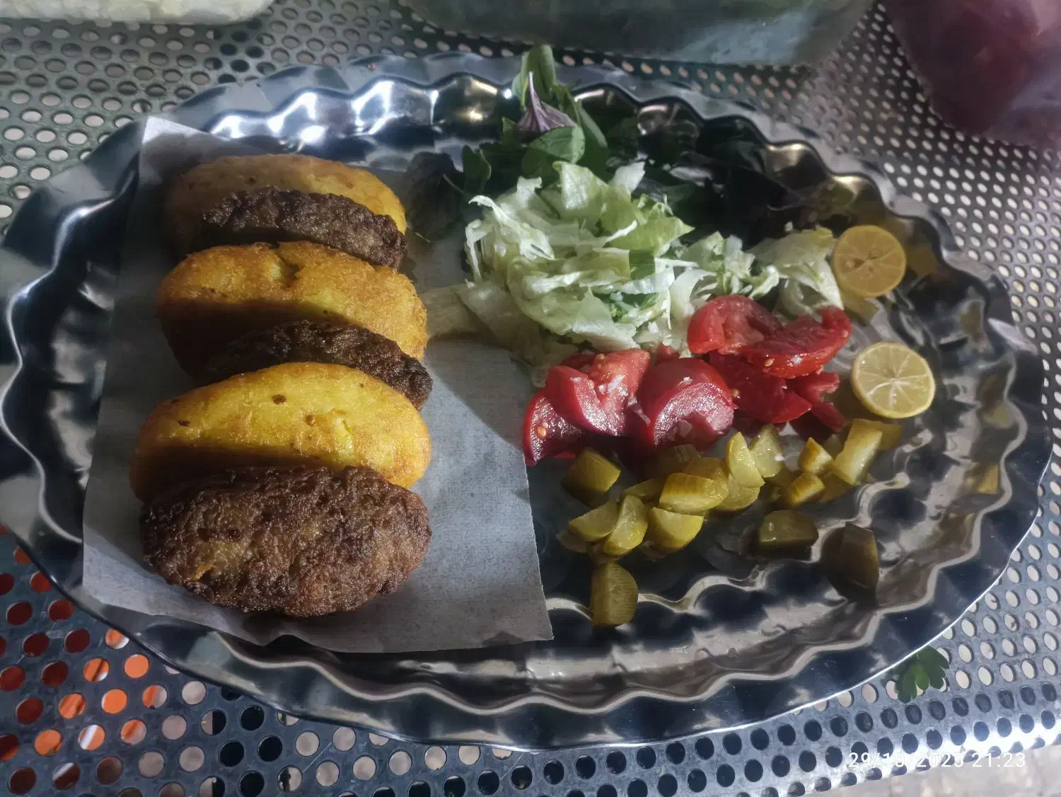 نیازمند شاگرد خانم برای منزل و مغازه|استخدام خدمات فروشگاه و رستوران|رفسنجان, |دیوار