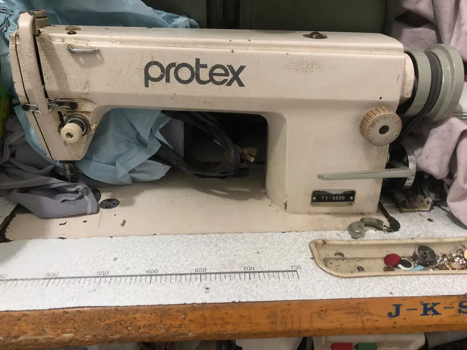 چرخ خیاطی راسته دوز|چرخ خیاطی و ریسندگی|تبریز, |دیوار