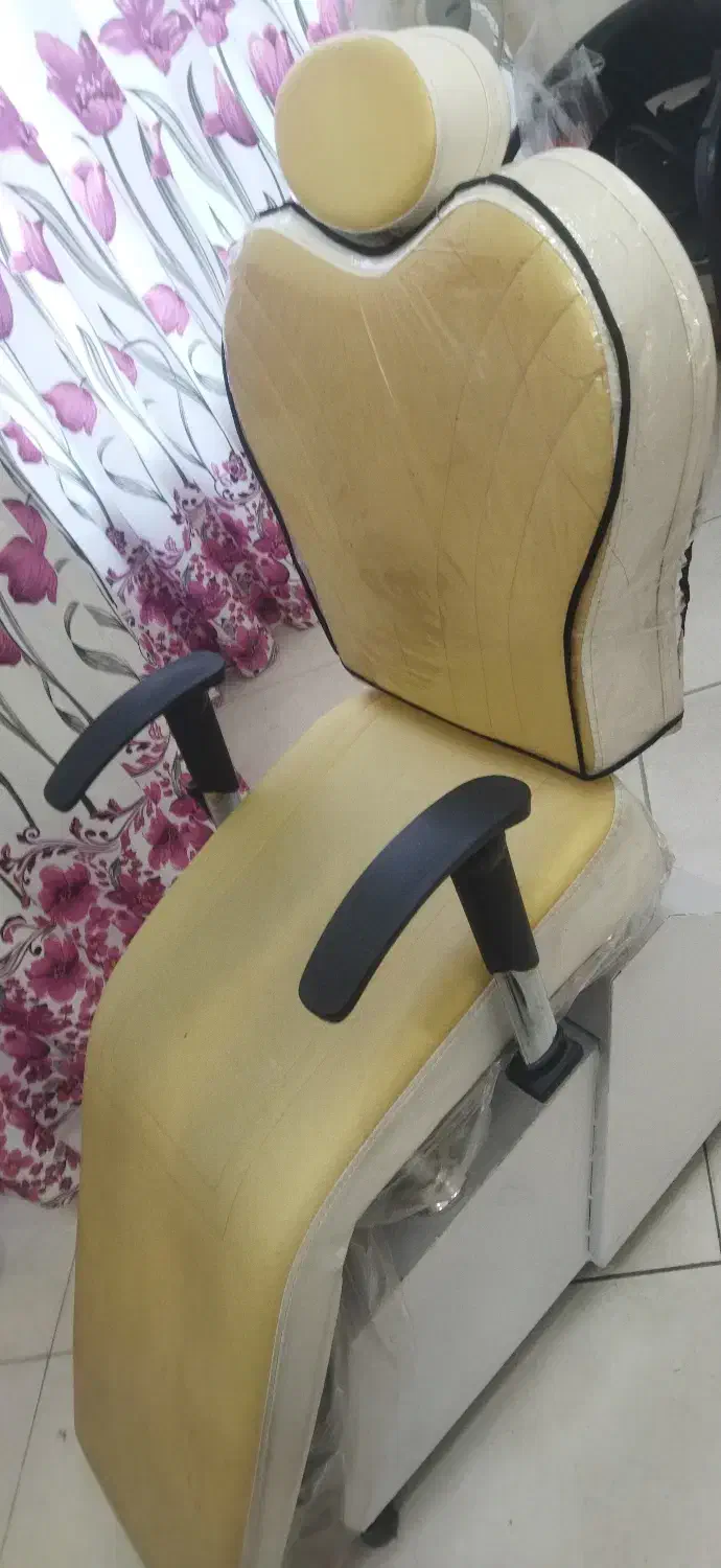 صندلی یونیت|آرایشگاه و سالن‌های زیبایی|بناب, |دیوار