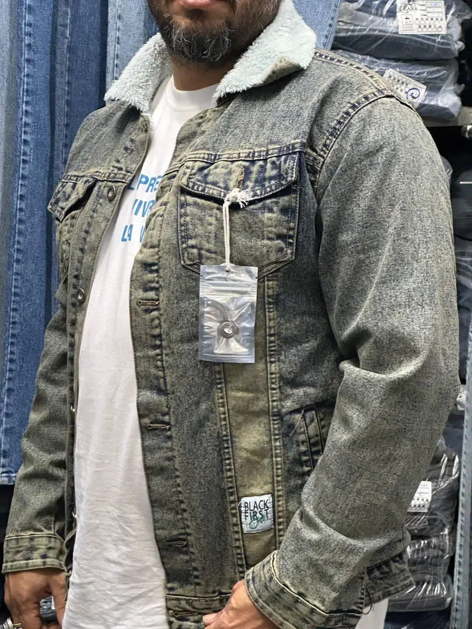 کاپشن لی|لباس|پیشوا, |دیوار