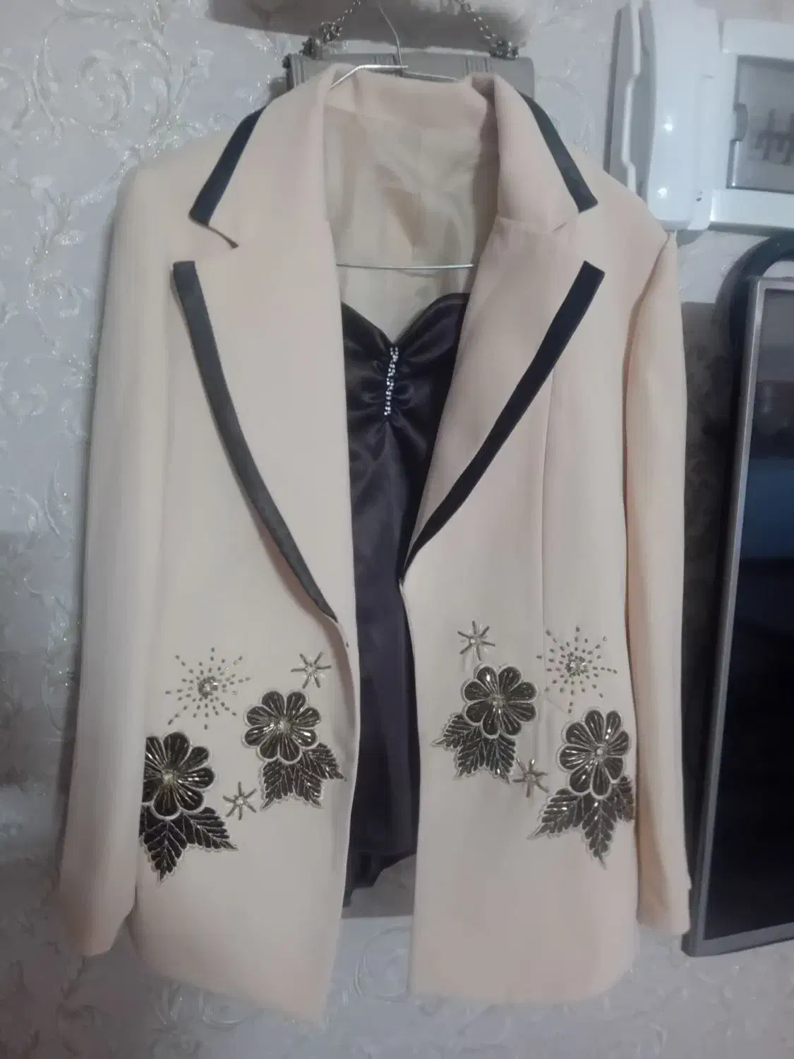 کت و دامن نونو سایز ۴۸ ولی به ۴۴ و ۴۶ میخوره|لباس|خاوران, |دیوار