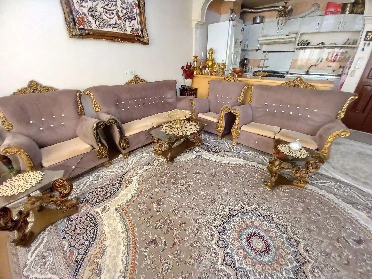 مبلمان ۷ نفره به همراه عسلی و جلو مبلی|مبلمان خانگی و میز عسلی|اسلام‌شهر, شهرک قائمیه|دیوار