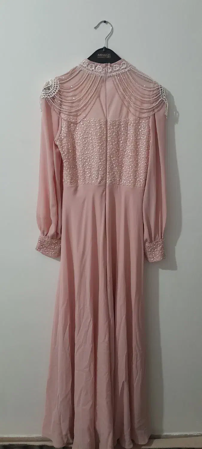 لباس مجلسی|لباس|اشتهارد, |دیوار