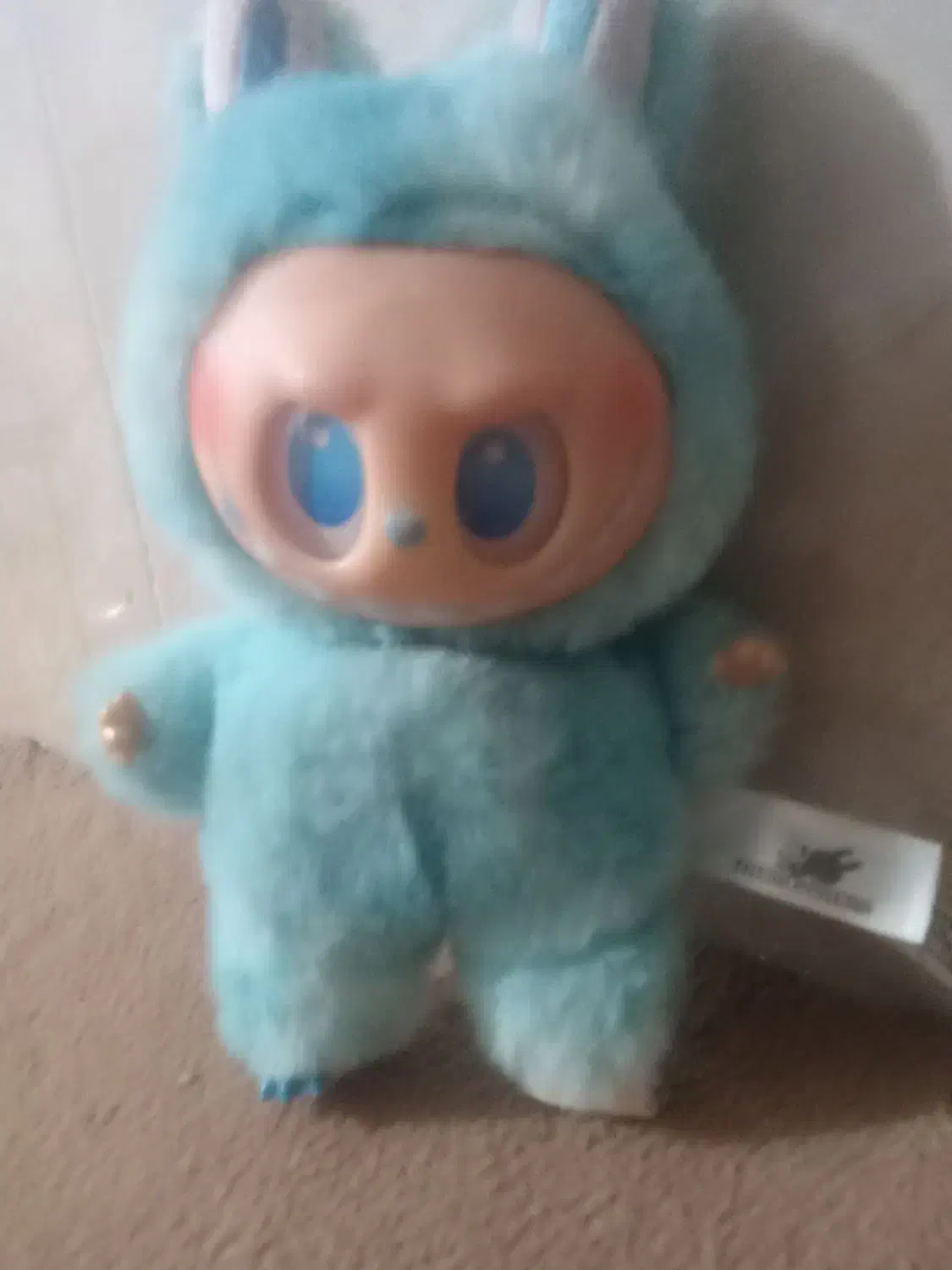 عروسک لبوبو|اسباب‌بازی بچه|میانه, |دیوار