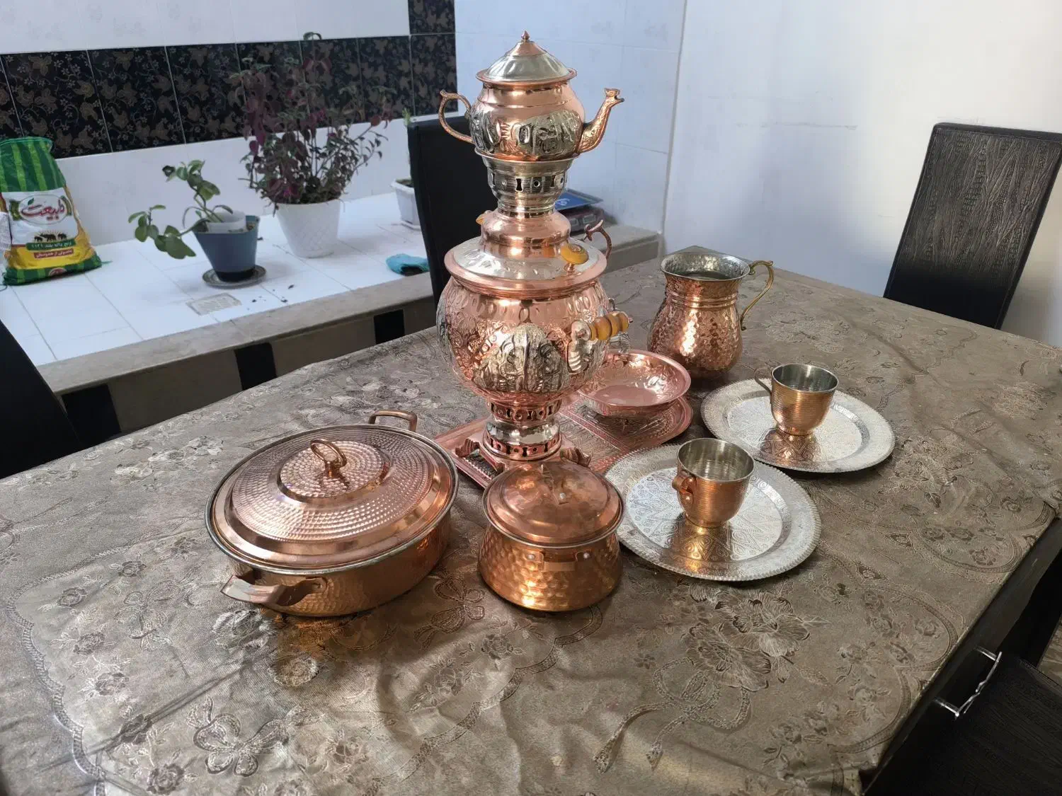 سرویس دوازده پارچه مسی و سماور تزئینی|صنایع دستی و سایر لوازم تزئینی|شیراز, جوادیه|دیوار