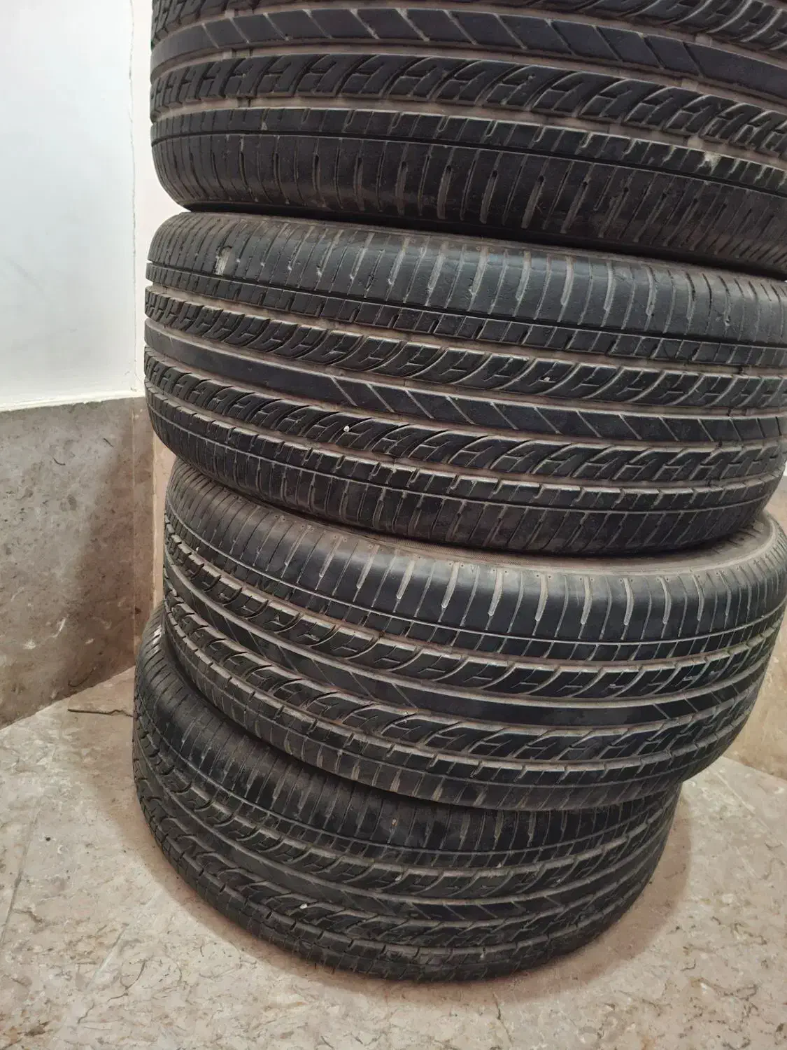 لاستیک دنا پلاس|قطعات یدکی و لوازم جانبی|مشهد, نیزه|دیوار