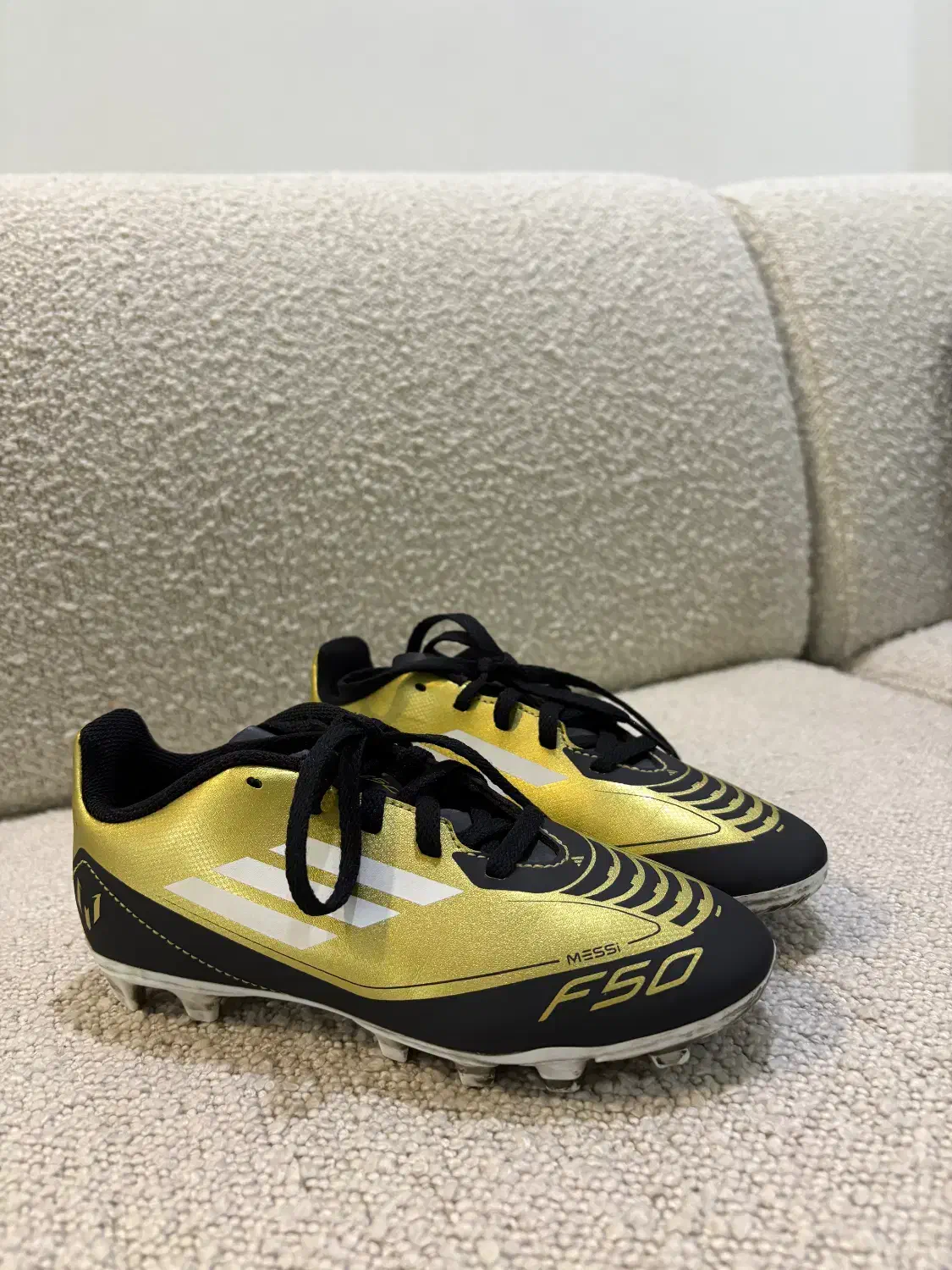 کفش فوتبال اصل Adidas مدل F50 Messi طلایی|کفش و لباس بچه|تهران, دریاچه شهدای خلیج فارس|دیوار