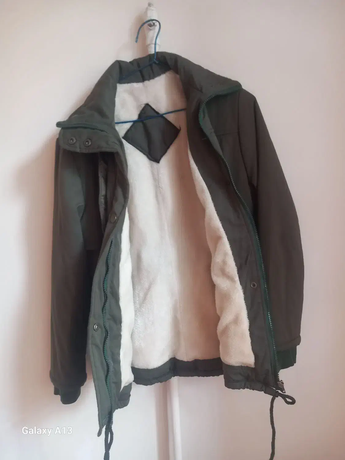 کاپشن|لباس|اهر, |دیوار