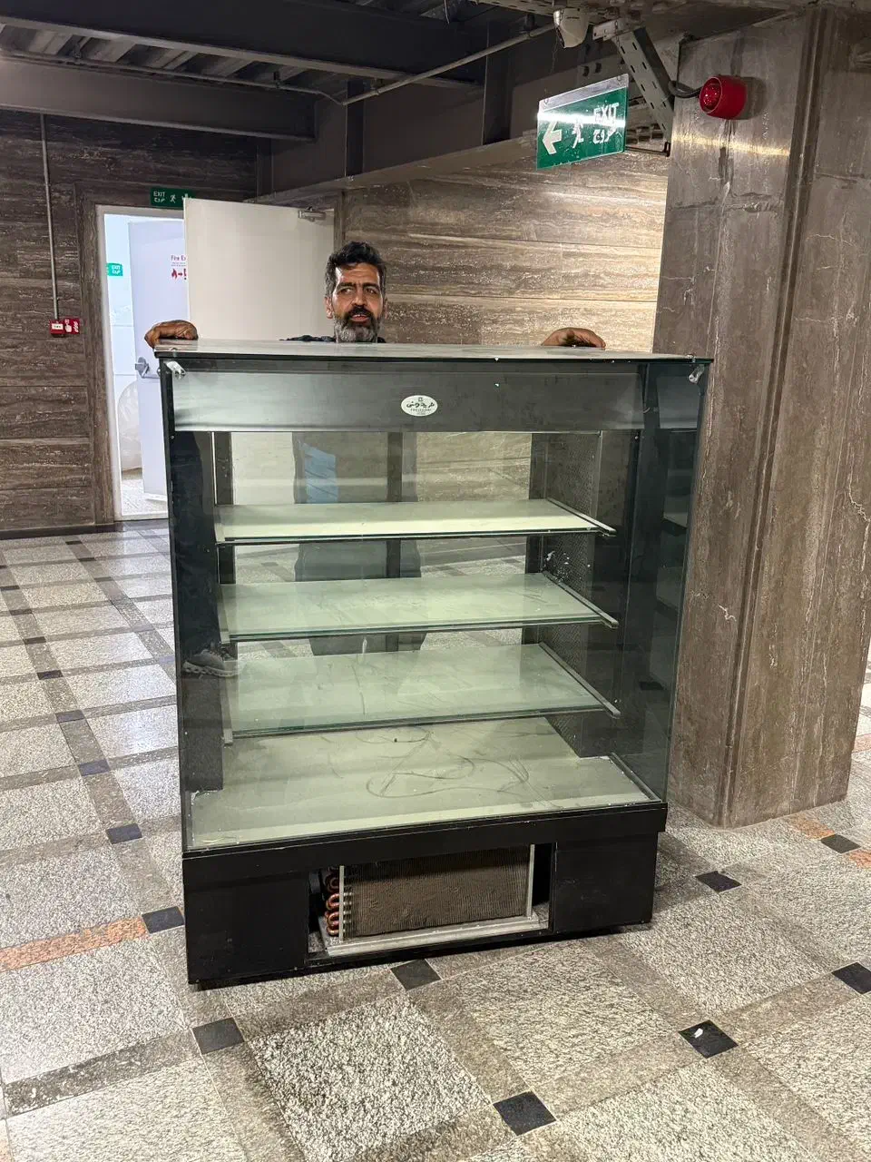 یخچال کیک فریدونی|کافیشاپ و رستوران|تهران, اقدسیه|دیوار