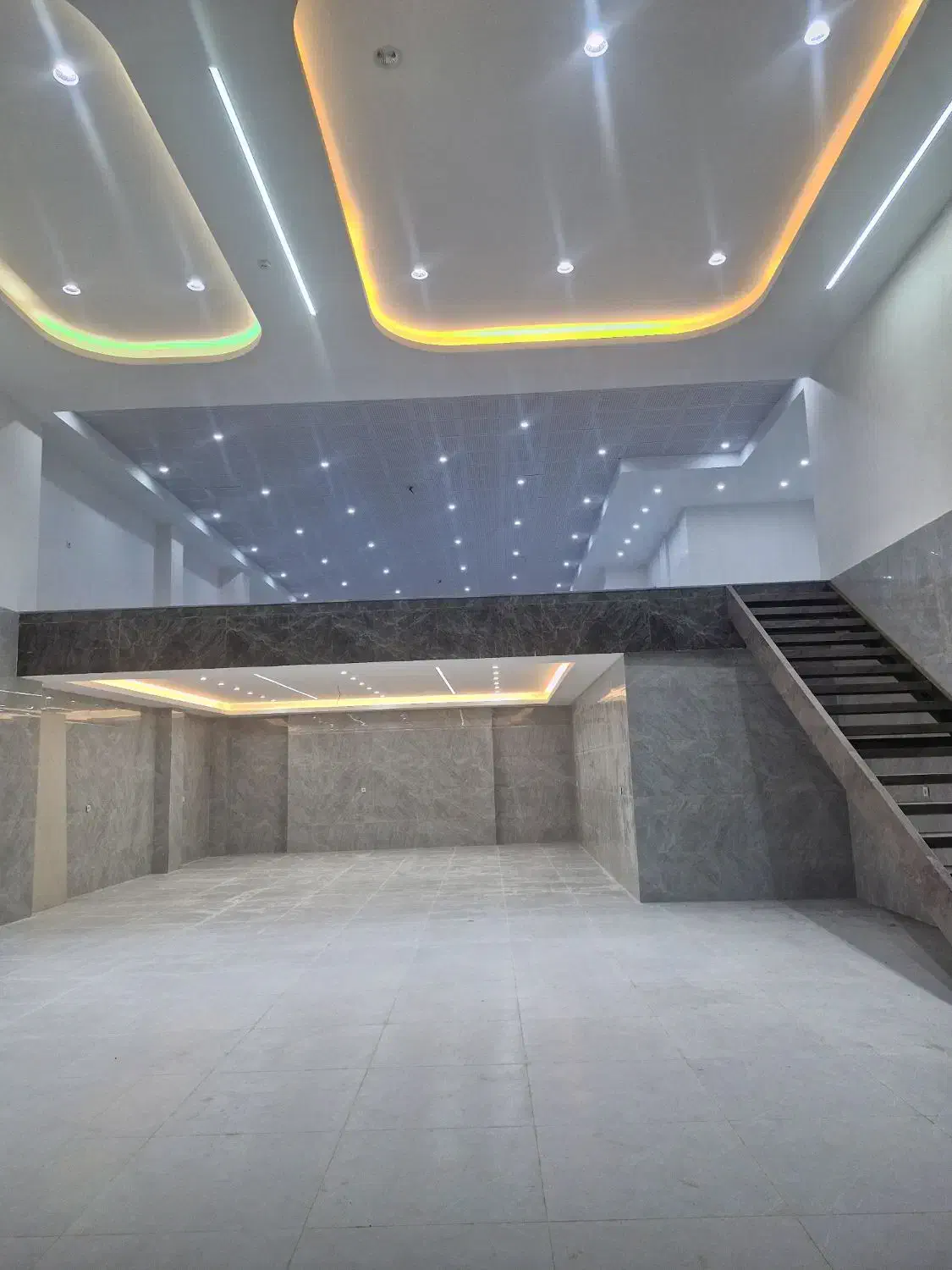 یک مغازه واقع در خیابان تختی برای رهن و اجاره|اجارهٔ مغازه و غرفه|بروجرد, |دیوار