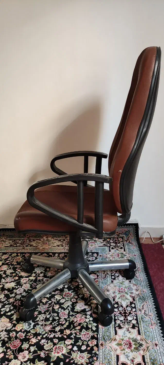 صندلی راحت و کاربردی|صندلی و نیمکت|اراک, |دیوار