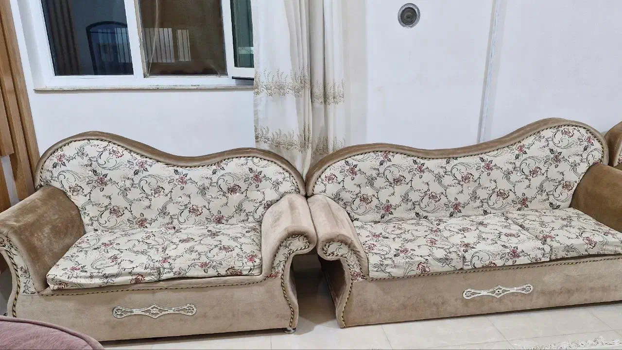 مبل کاملا تمیز و بدون کوچکترین لک و کثیفی در حد نو|مبلمان خانگی و میز عسلی|اسفراین, |دیوار