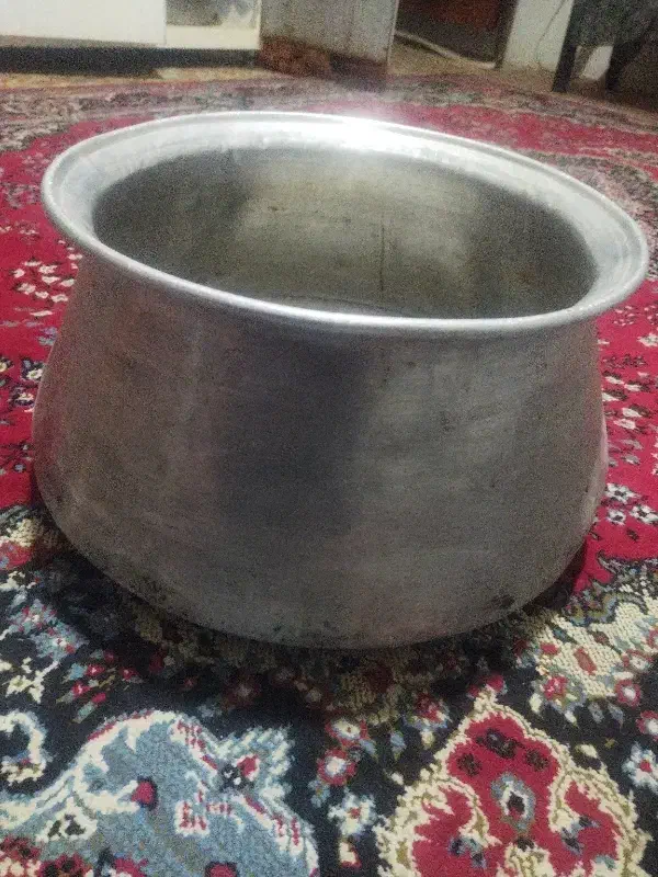 ظروف روحی|ظروف پخت‌وپز|فیروزآباد (فارس), |دیوار