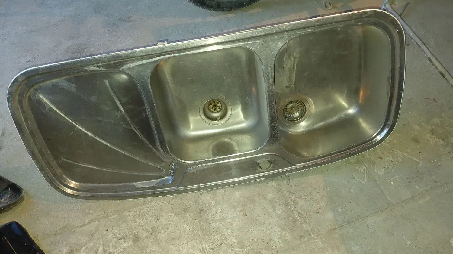 سینگ دوقلو|آب‌چکان و نظم‌دهنده ظروف|شیروان (خراسان), |دیوار