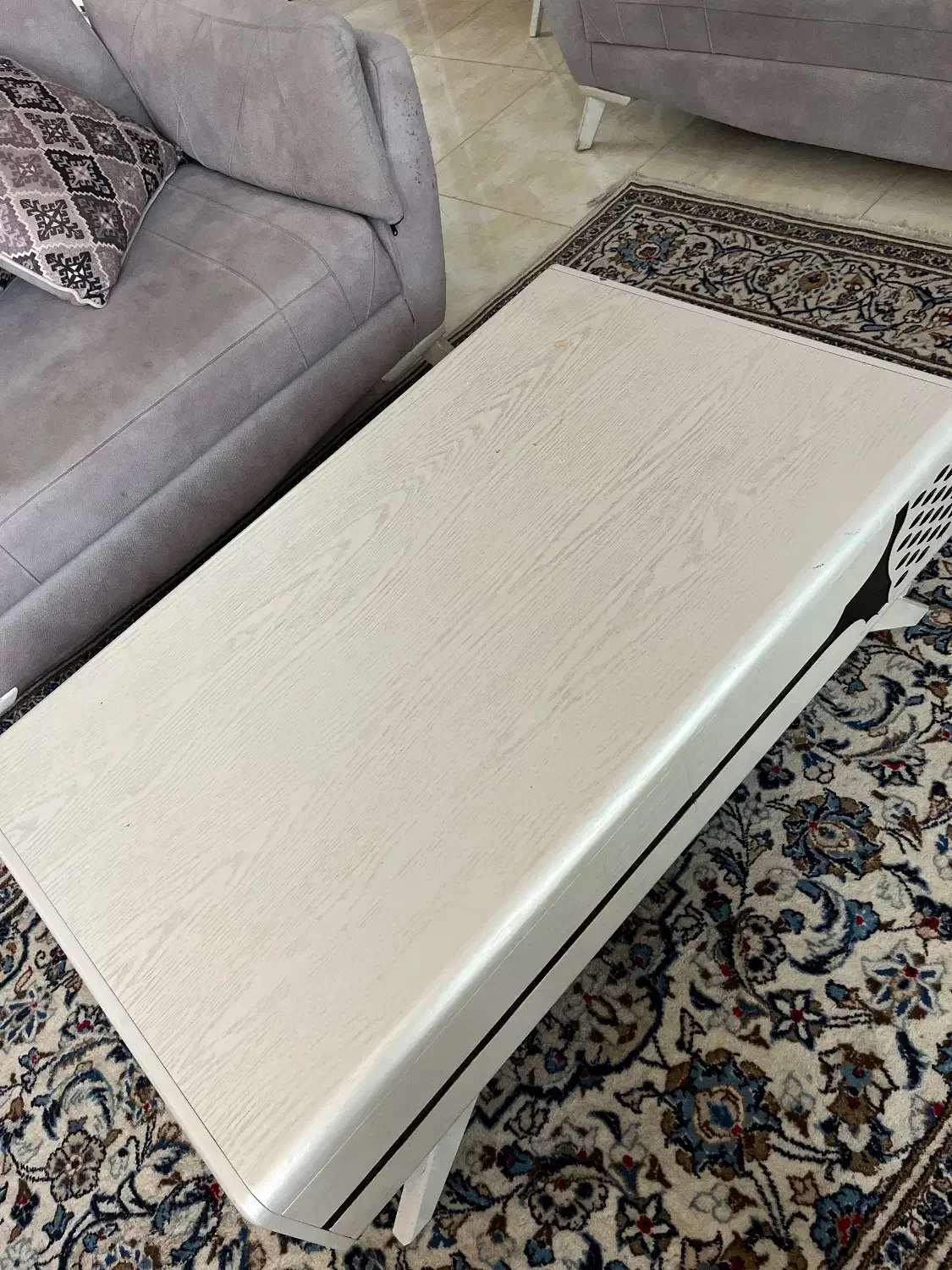 میز جلو مبلی در حد نو دو کشو|مبلمان خانگی و میز عسلی|صدرا-فارس, فاز ۱|دیوار