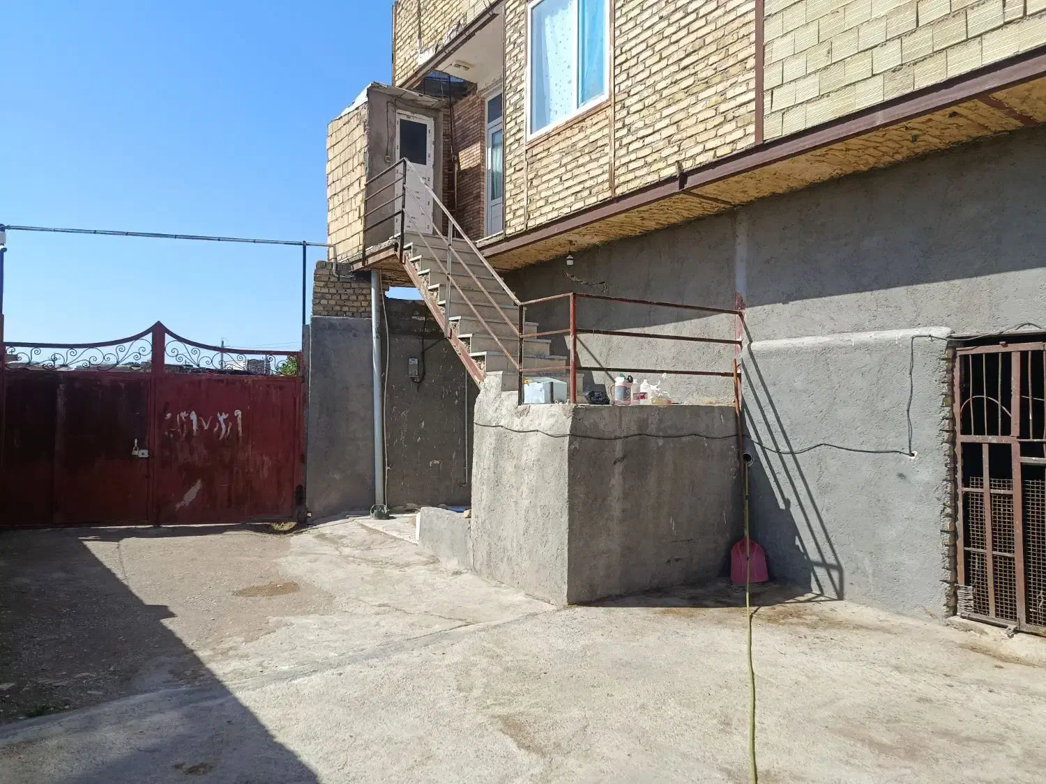 رهن خانه و گاوداری|اجارهٔ خانه و ویلا|تاکستان, |دیوار