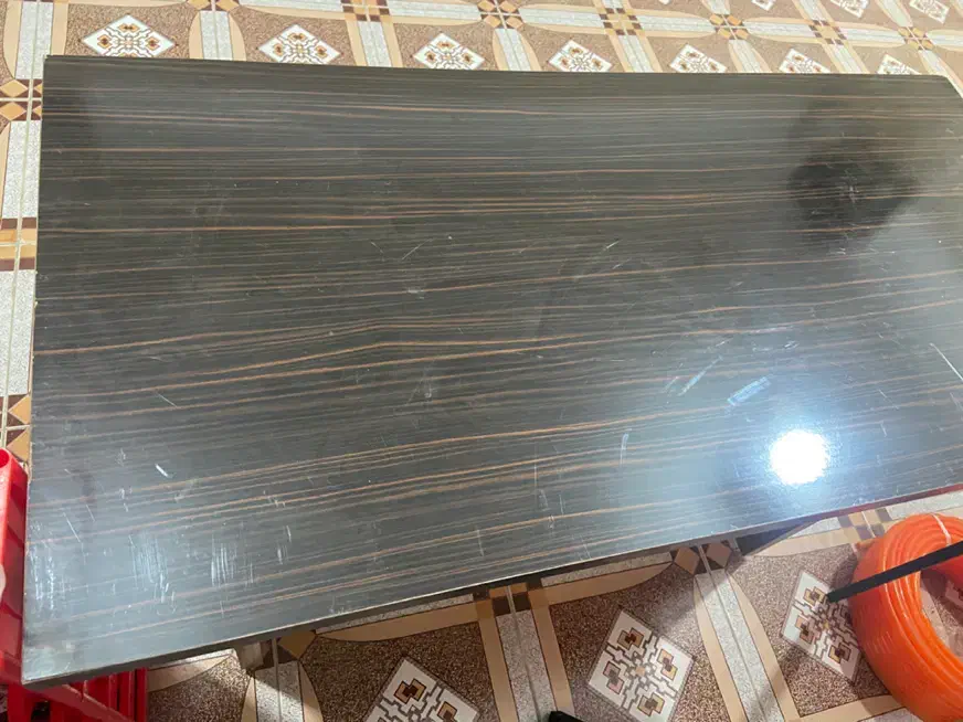 میز چوبی و میز فلزی قفسه فلزی|میز و صندلی غذاخوری|زاهدان, |دیوار